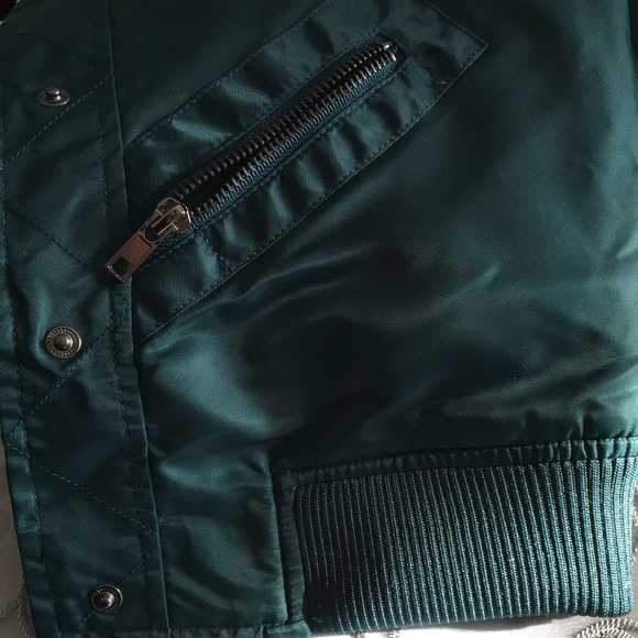 Guess, green, bomber jacket with snaps, Si… - Picture 7 of 9